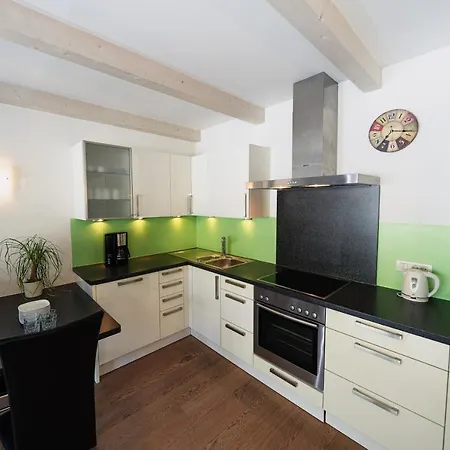 Floris Apartment *